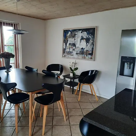 Stort Hus I Rolige Omgivelser פרדריקה