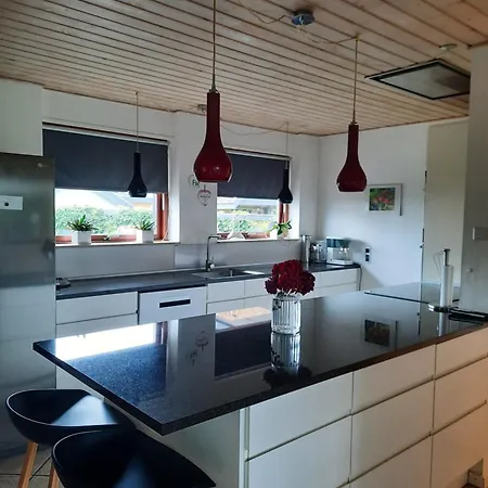 Stort Hus I Rolige Omgivelser * פרדריקה