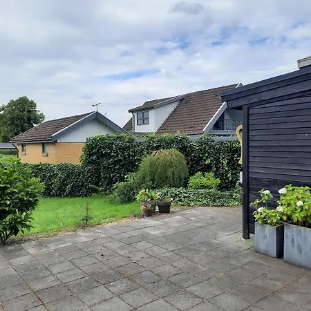 Stort Hus I Rolige Omgivelser * פרדריקה
